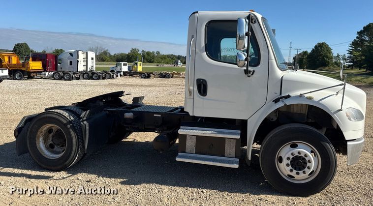 image for item DW6531 2014 Freightliner Business Class M2 semi truck