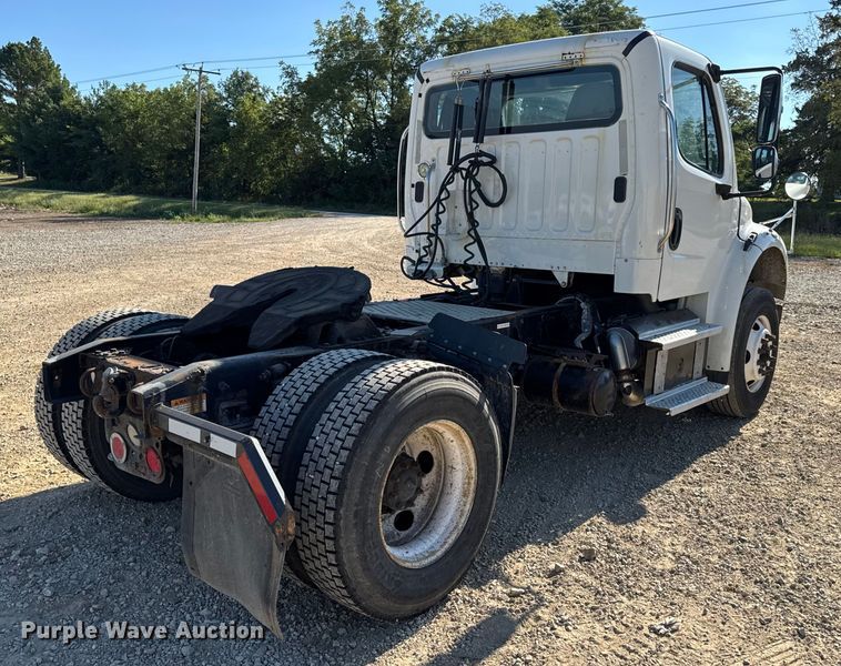 image for item DW6531 2014 Freightliner Business Class M2 semi truck