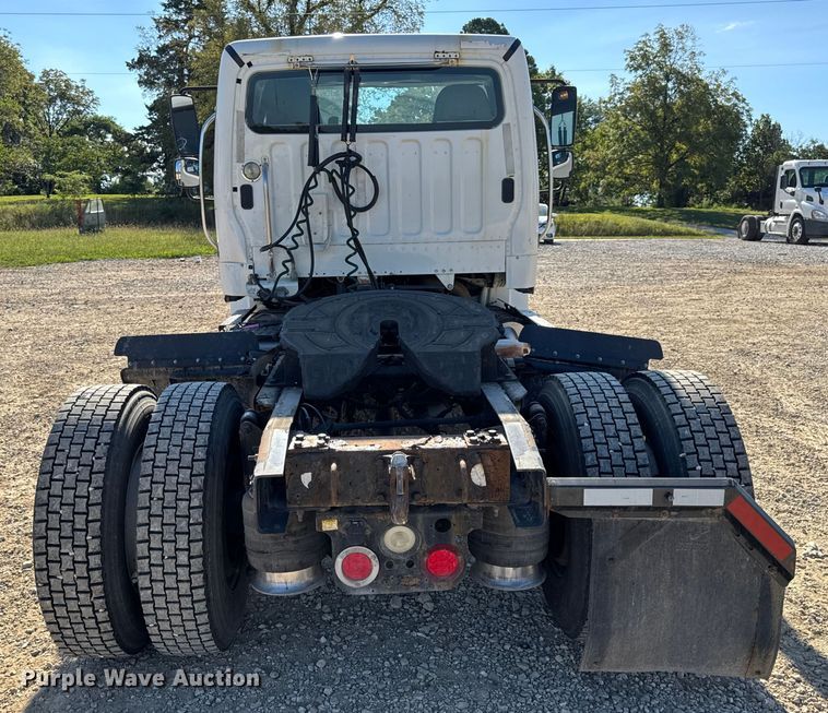 image for item DW6531 2014 Freightliner Business Class M2 semi truck