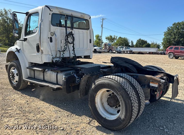 image for item DW6531 2014 Freightliner Business Class M2 semi truck