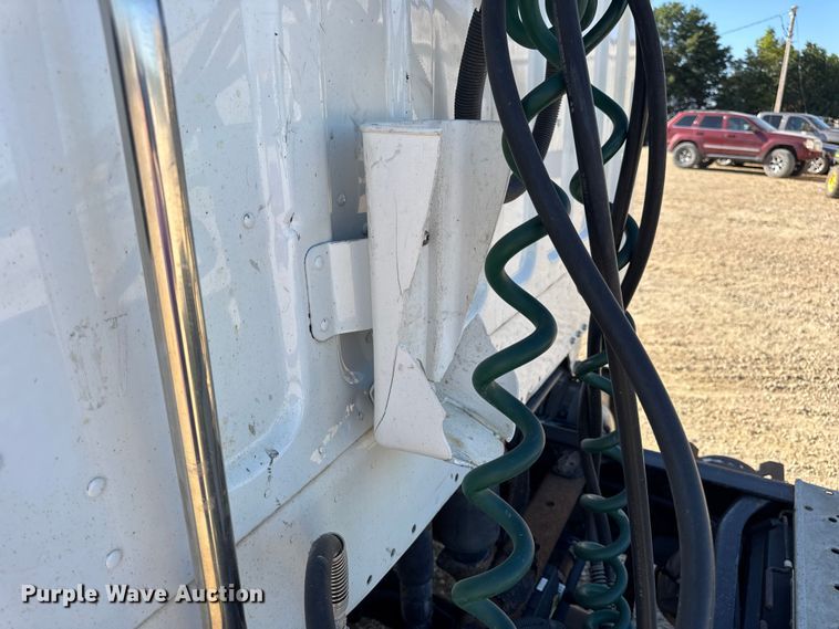 image for item DW6531 2014 Freightliner Business Class M2 semi truck