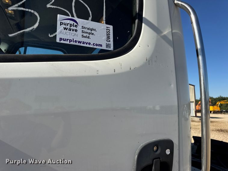 image for item DW6531 2014 Freightliner Business Class M2 semi truck