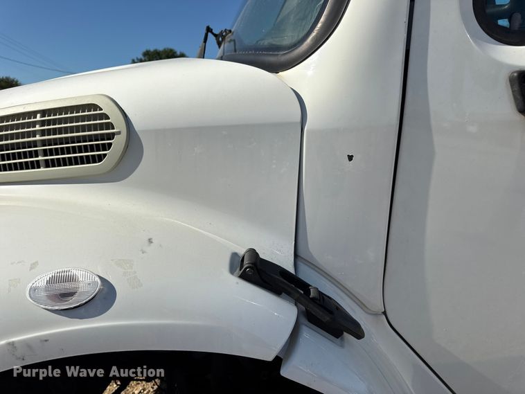 image for item DW6531 2014 Freightliner Business Class M2 semi truck