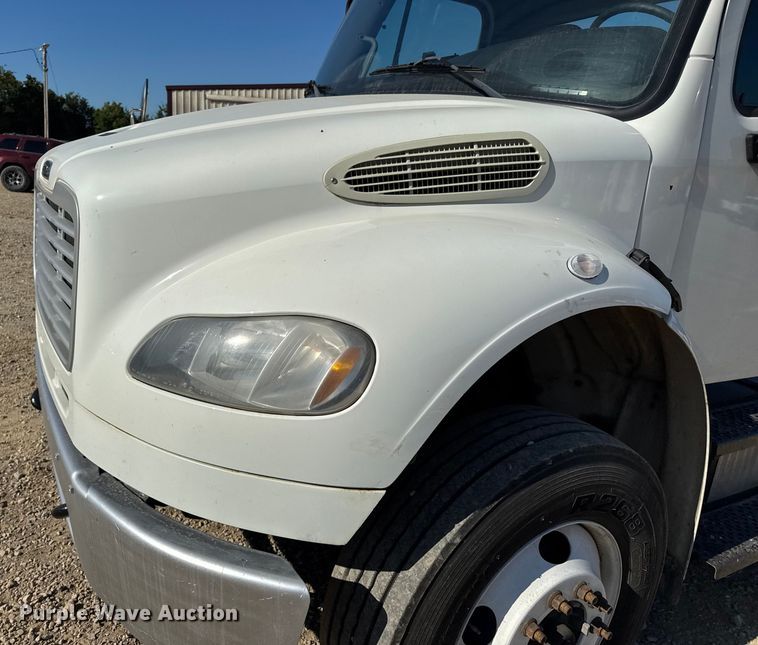 image for item DW6531 2014 Freightliner Business Class M2 semi truck