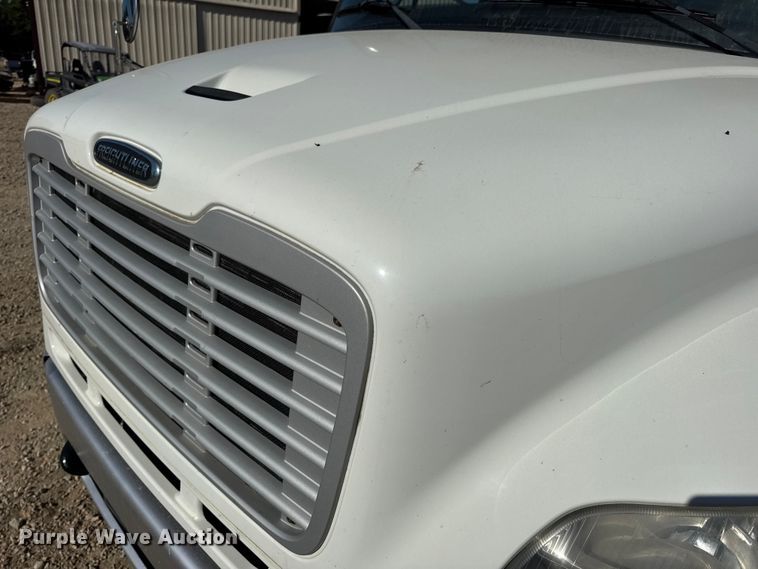 image for item DW6531 2014 Freightliner Business Class M2 semi truck