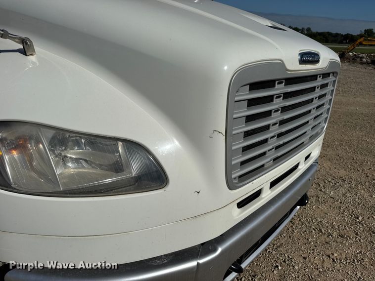 image for item DW6531 2014 Freightliner Business Class M2 semi truck