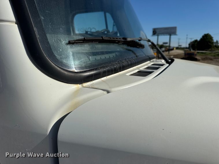 image for item DW6531 2014 Freightliner Business Class M2 semi truck