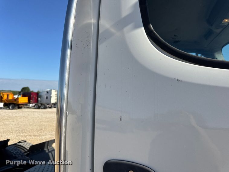 image for item DW6531 2014 Freightliner Business Class M2 semi truck