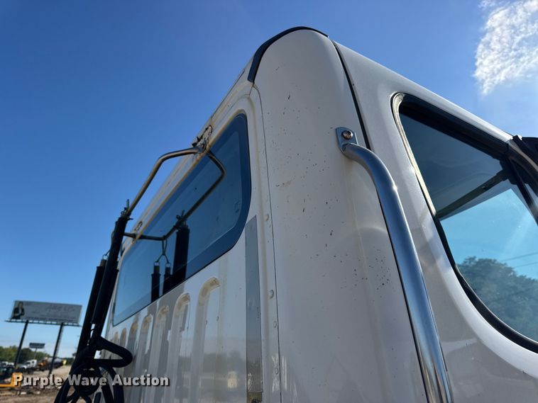 image for item DW6531 2014 Freightliner Business Class M2 semi truck