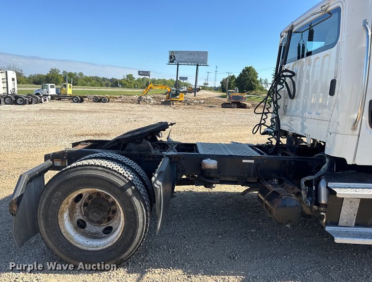 image for item DW6531 2014 Freightliner Business Class M2 semi truck