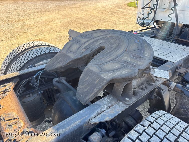 image for item DW6531 2014 Freightliner Business Class M2 semi truck