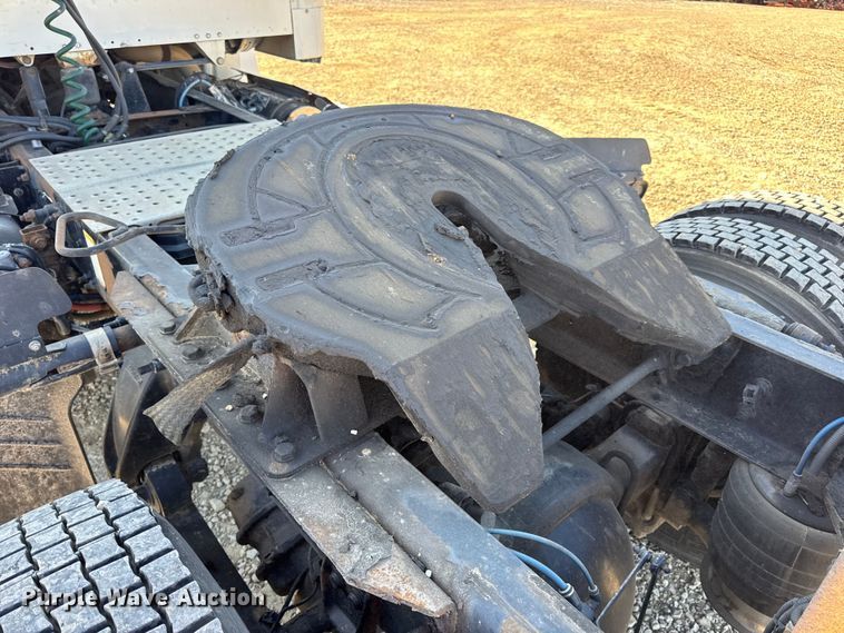 image for item DW6531 2014 Freightliner Business Class M2 semi truck