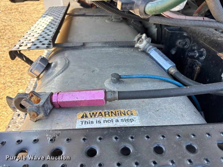 image for item DW6531 2014 Freightliner Business Class M2 semi truck