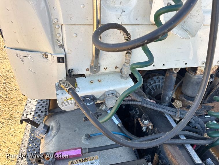 image for item DW6531 2014 Freightliner Business Class M2 semi truck