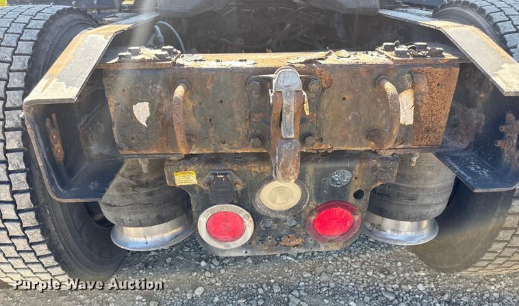 image for item DW6531 2014 Freightliner Business Class M2 semi truck