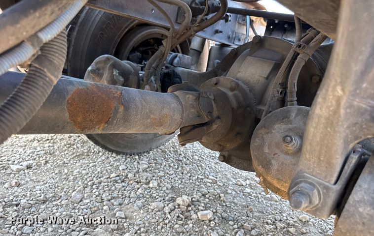 image for item DW6531 2014 Freightliner Business Class M2 semi truck