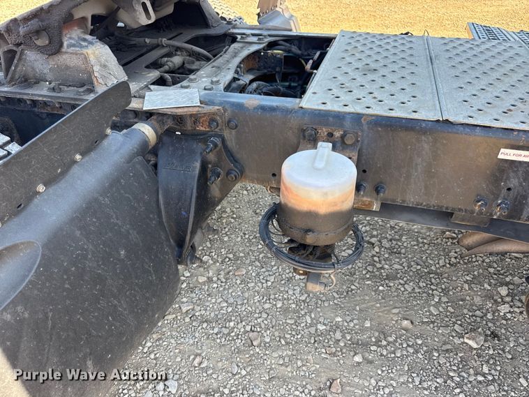 image for item DW6531 2014 Freightliner Business Class M2 semi truck