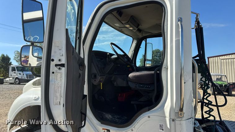 image for item DW6531 2014 Freightliner Business Class M2 semi truck