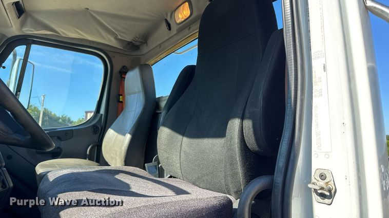 image for item DW6531 2014 Freightliner Business Class M2 semi truck