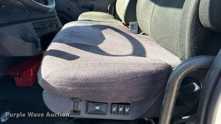 image for item DW6531 2014 Freightliner Business Class M2 semi truck