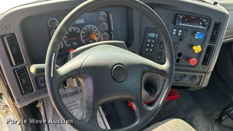 image for item DW6531 2014 Freightliner Business Class M2 semi truck