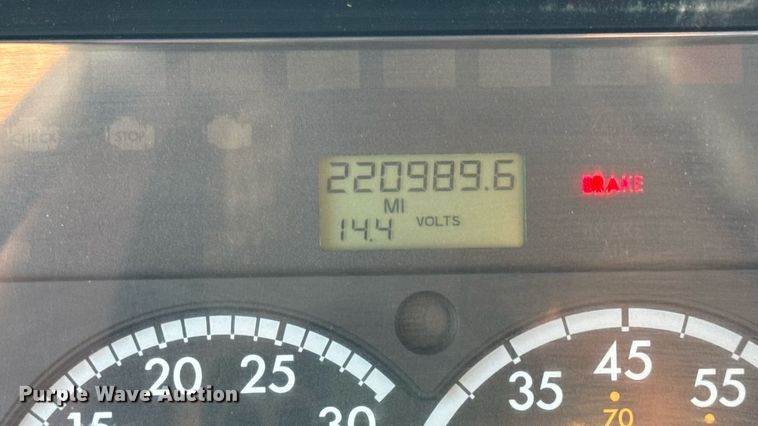 image for item DW6531 2014 Freightliner Business Class M2 semi truck