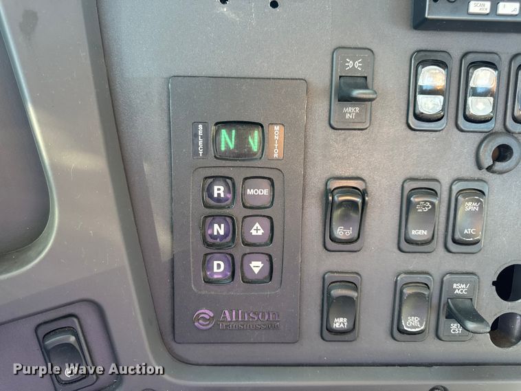 image for item DW6531 2014 Freightliner Business Class M2 semi truck