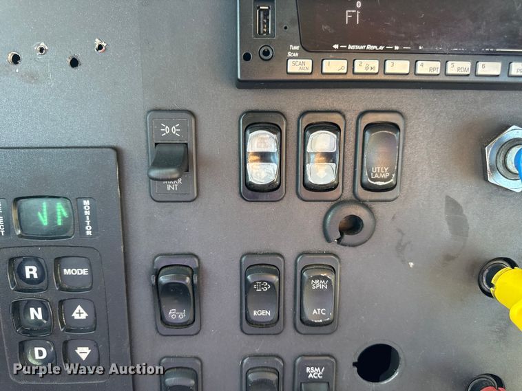 image for item DW6531 2014 Freightliner Business Class M2 semi truck