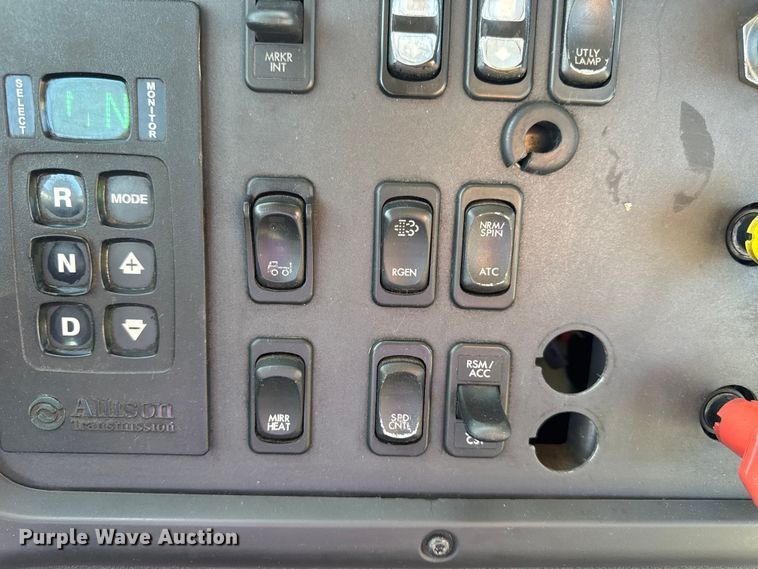 image for item DW6531 2014 Freightliner Business Class M2 semi truck