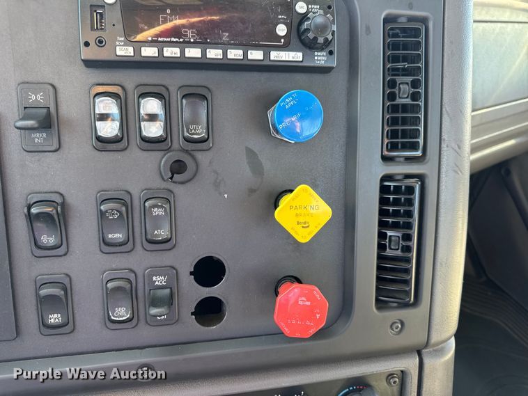 image for item DW6531 2014 Freightliner Business Class M2 semi truck