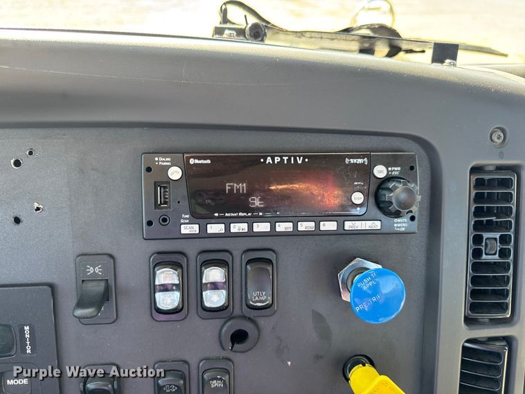 image for item DW6531 2014 Freightliner Business Class M2 semi truck