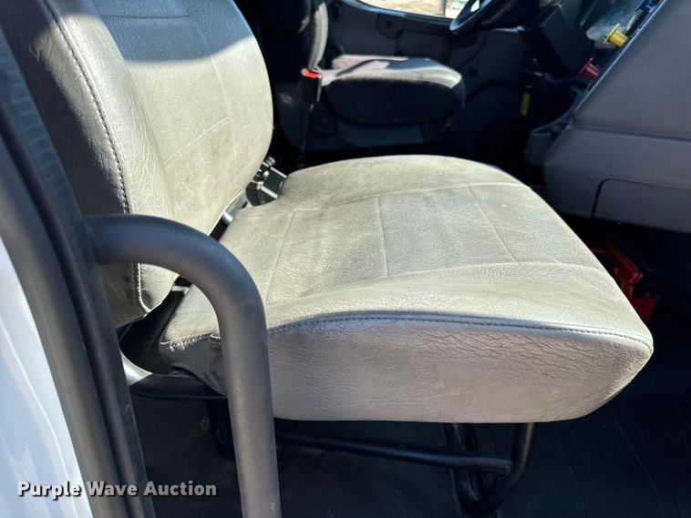 image for item DW6531 2014 Freightliner Business Class M2 semi truck