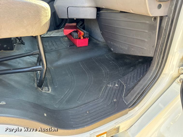 image for item DW6531 2014 Freightliner Business Class M2 semi truck