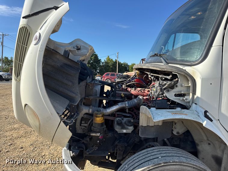image for item DW6531 2014 Freightliner Business Class M2 semi truck