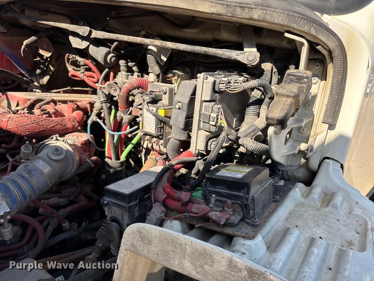 image for item DW6531 2014 Freightliner Business Class M2 semi truck