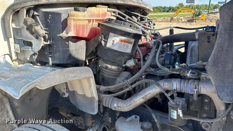 image for item DW6531 2014 Freightliner Business Class M2 semi truck