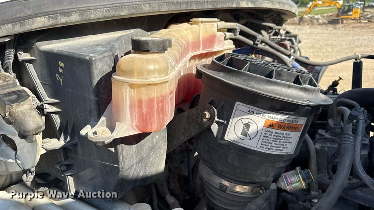 image for item DW6531 2014 Freightliner Business Class M2 semi truck