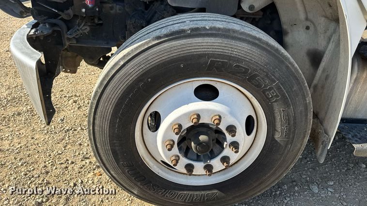 image for item DW6531 2014 Freightliner Business Class M2 semi truck