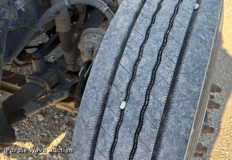 image for item DW6531 2014 Freightliner Business Class M2 semi truck