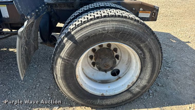 image for item DW6531 2014 Freightliner Business Class M2 semi truck