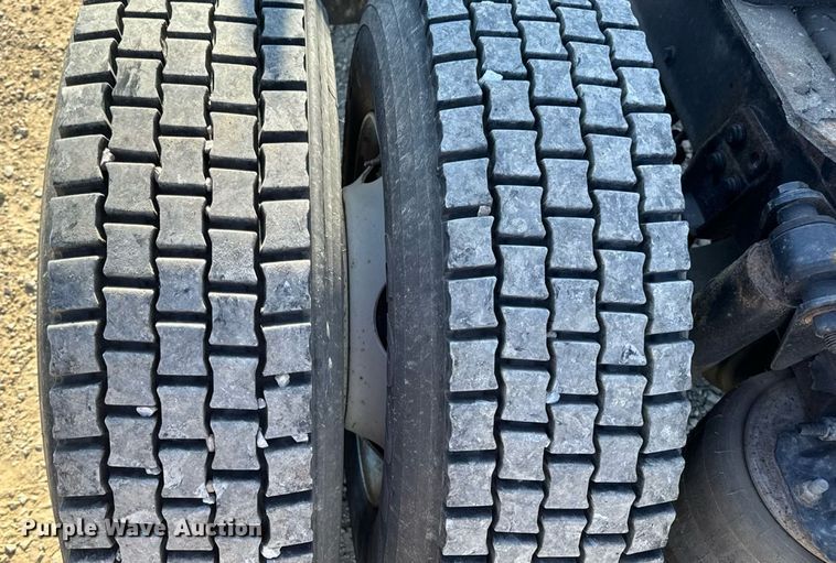 image for item DW6531 2014 Freightliner Business Class M2 semi truck