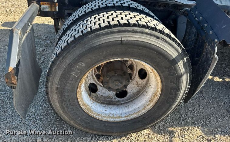 image for item DW6531 2014 Freightliner Business Class M2 semi truck