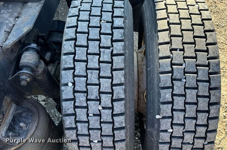 image for item DW6531 2014 Freightliner Business Class M2 semi truck