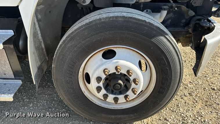 image for item DW6531 2014 Freightliner Business Class M2 semi truck