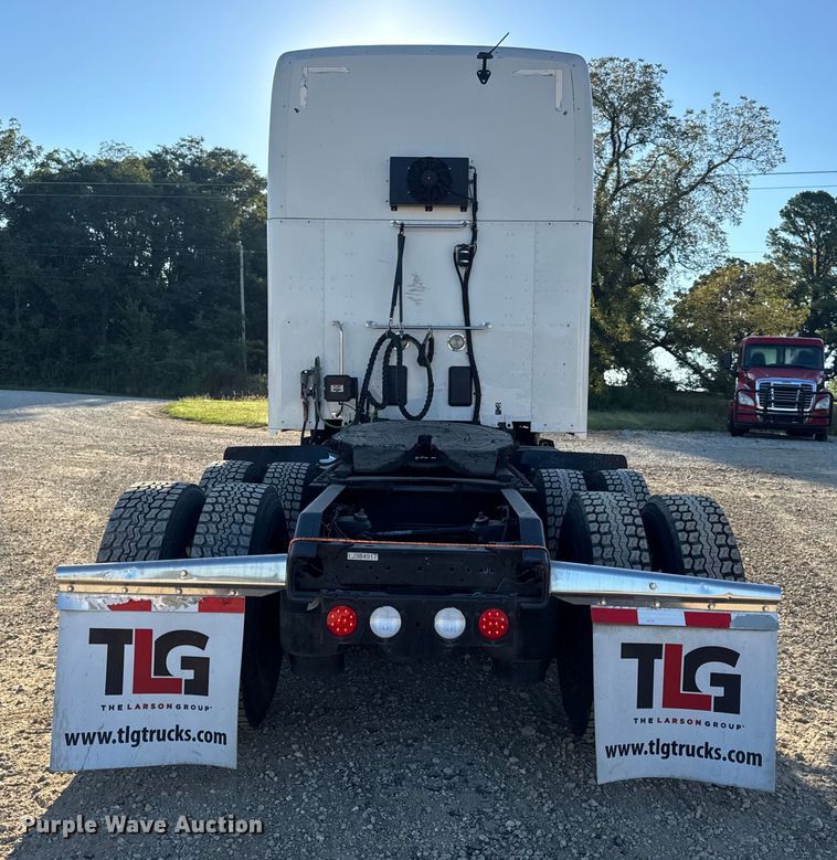 image for item DW6532 2020 Kenworth T680 Semi Truck
