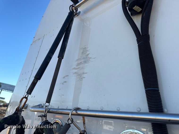 image for item DW6532 2020 Kenworth T680 Semi Truck