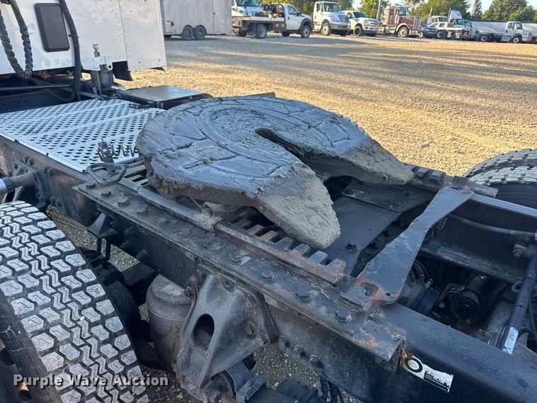 image for item DW6532 2020 Kenworth T680 Semi Truck