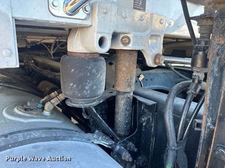 image for item DW6532 2020 Kenworth T680 Semi Truck