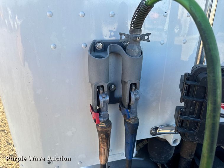 image for item DW6532 2020 Kenworth T680 Semi Truck