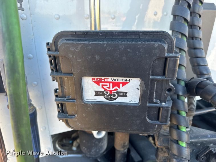 image for item DW6532 2020 Kenworth T680 Semi Truck